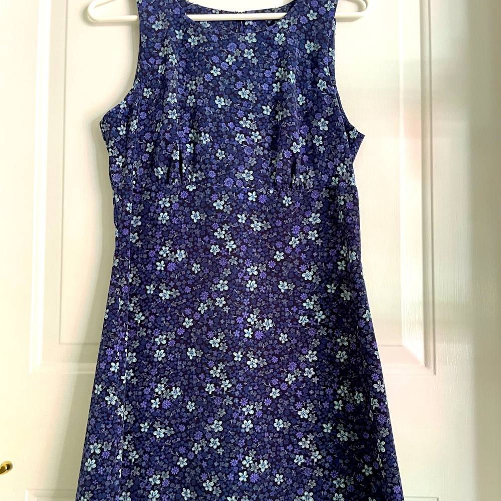 Lightweight floral dress with zipper